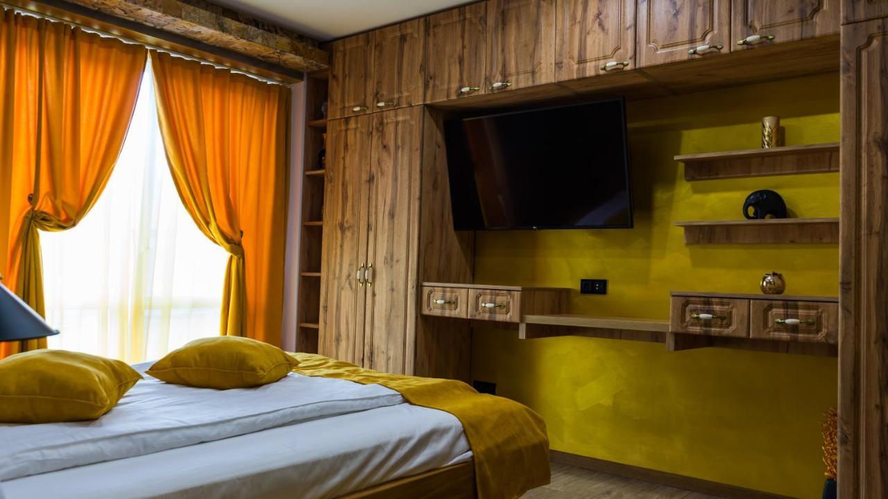 Cyborg Flat Petrosani Apartment Екстериор снимка
